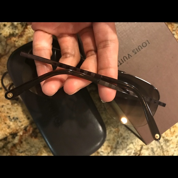๐ฏ Auth Louis Vuitton Aviator pilot sunglasses - Picture 7 of 7